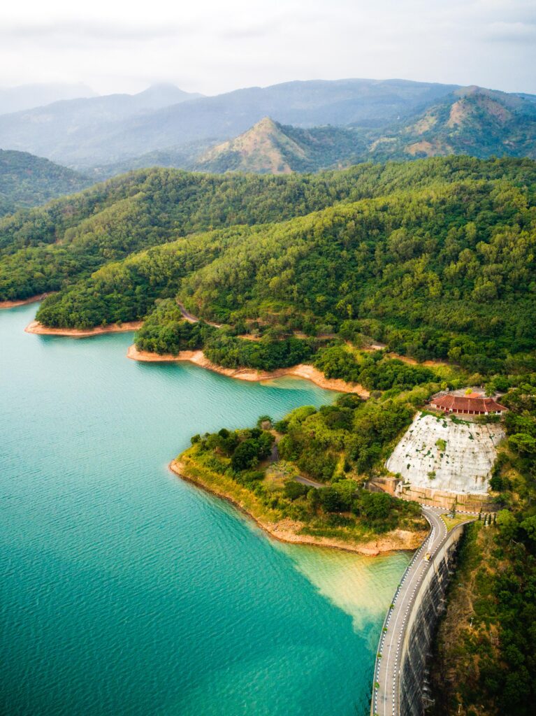Scenic serenity - Marvel at the awe-inspiring landscapes of Victoria Reservoir, a must-visit destination in Kandy