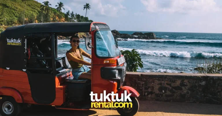 tuktuk nex to beach